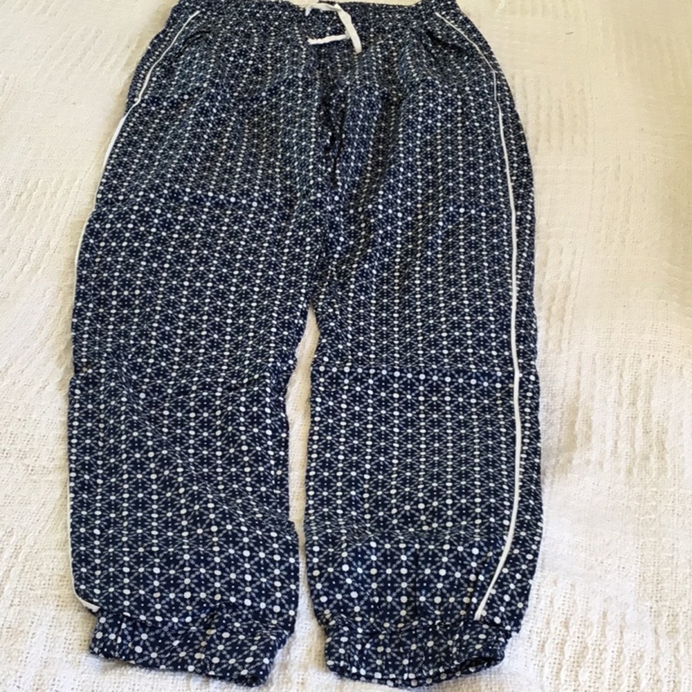 NWOT Girls size US 10-11Y pants. H&M brand